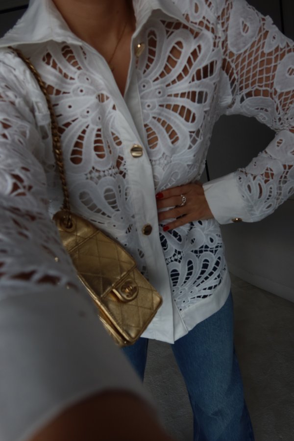 Gold Düğmeli Güpürlü Gömlek