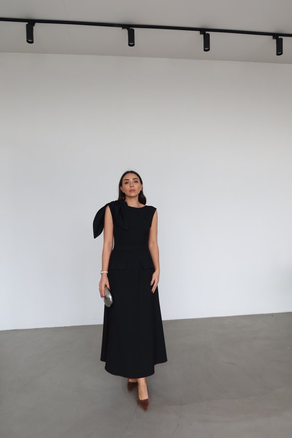 Bağlama Detaylı Süs Cepli Elbise