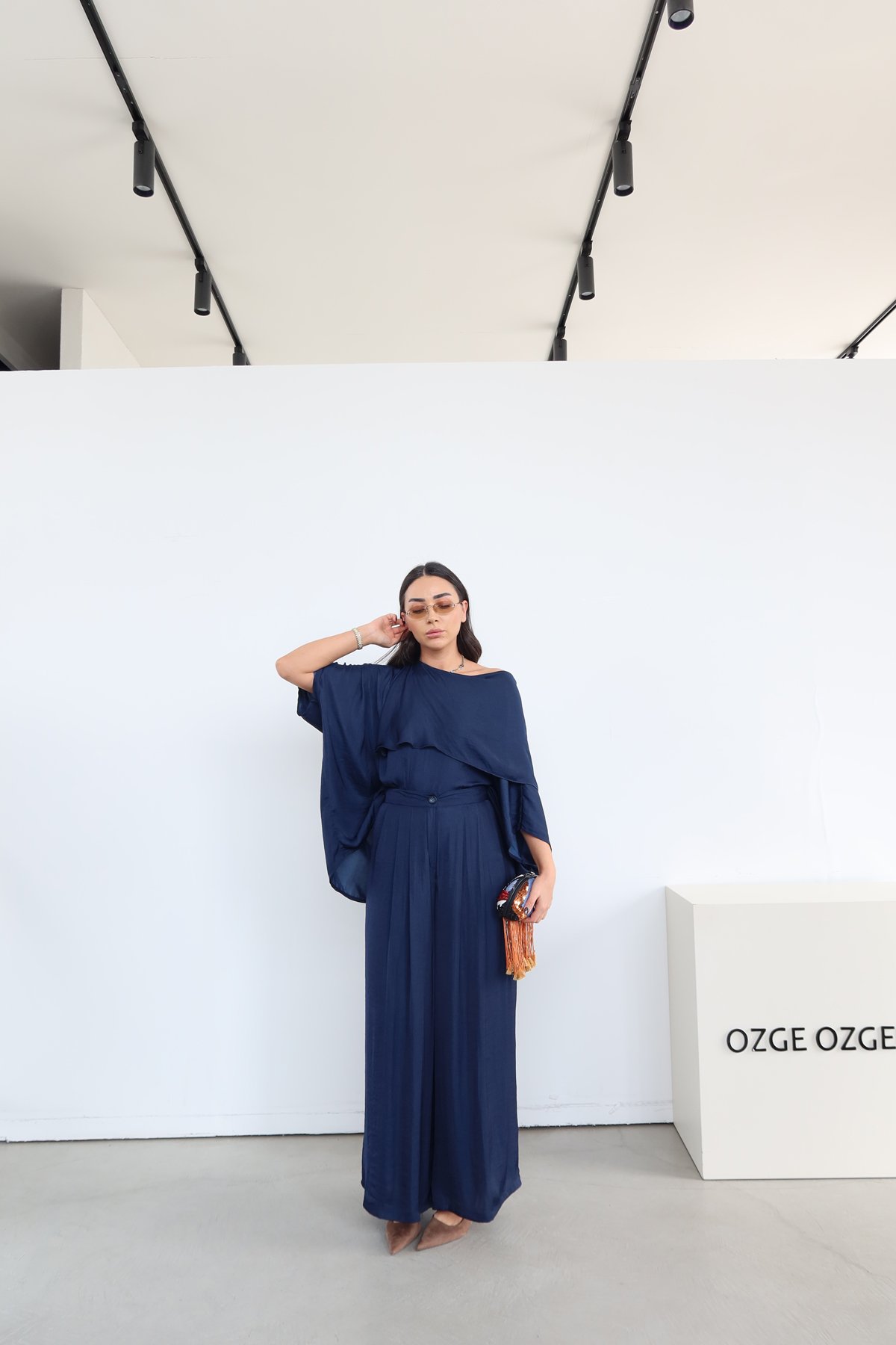 Asimetrik Kesim Oversize Bluz Pantolon Takım