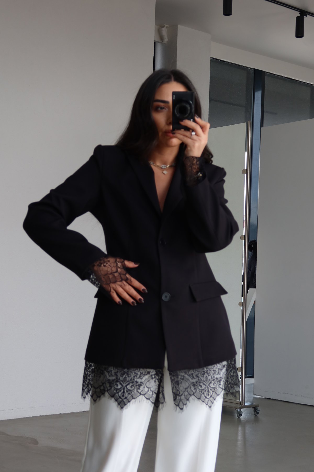 Kolları Ve Etek Ucu Dantelli Blazer Ceket