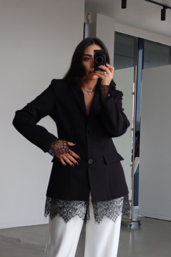 Kolları Ve Etek Ucu Dantelli Blazer Ceket