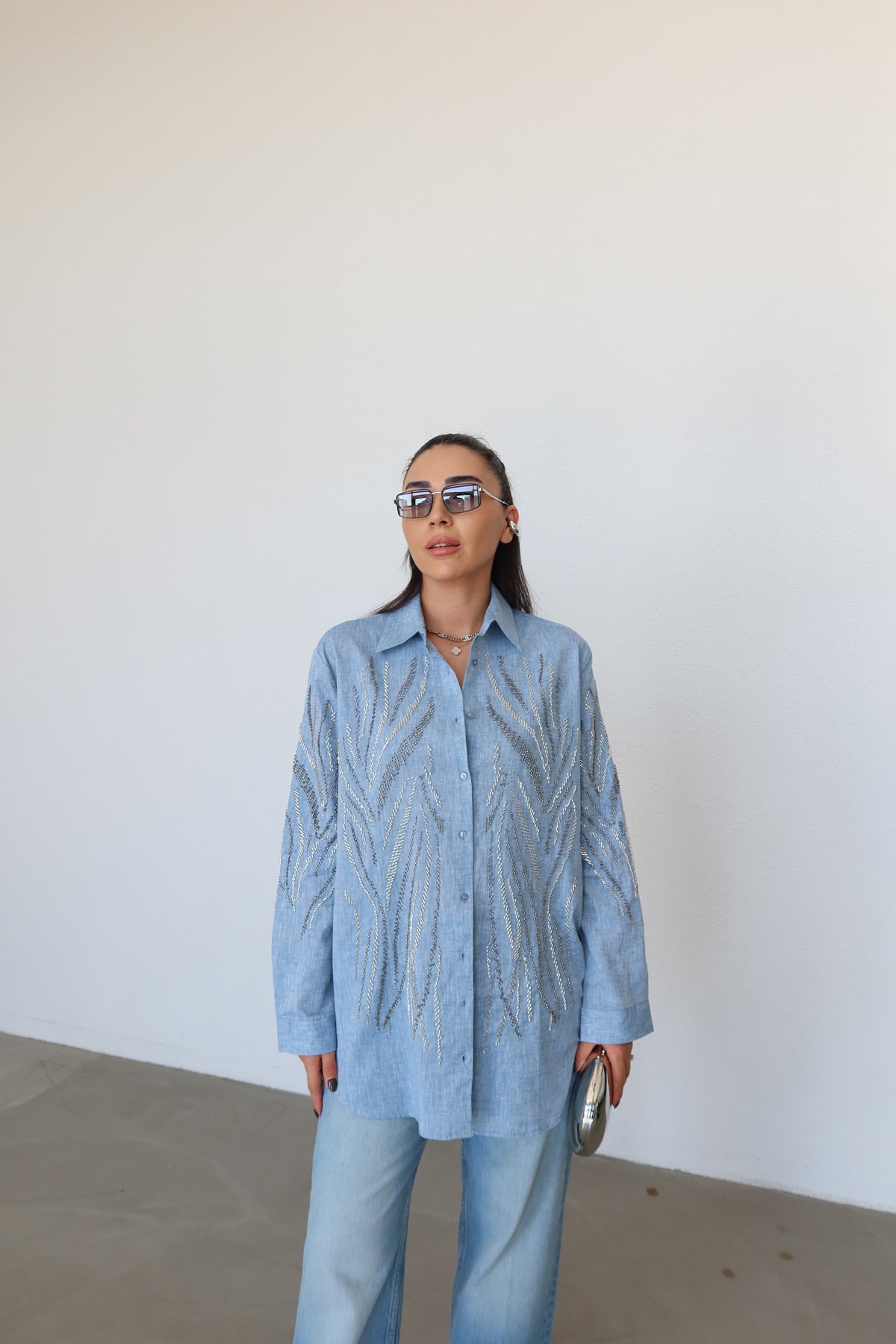 Boncuk İşlemeli Keten Gömlek