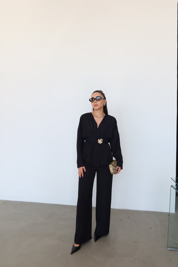 Broş Detaylı Bluz Pantolon Takım