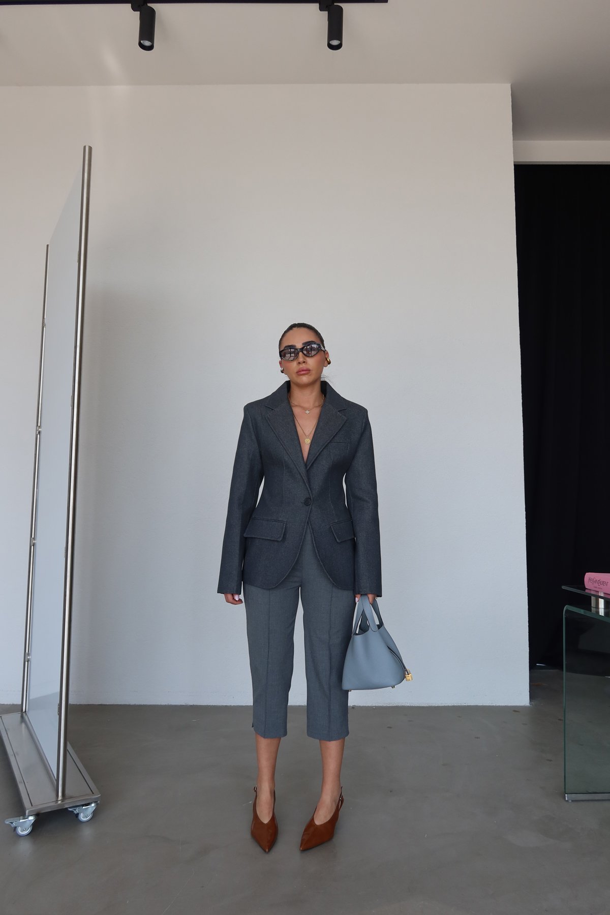 Önü Dikişli Kapri Pantolon