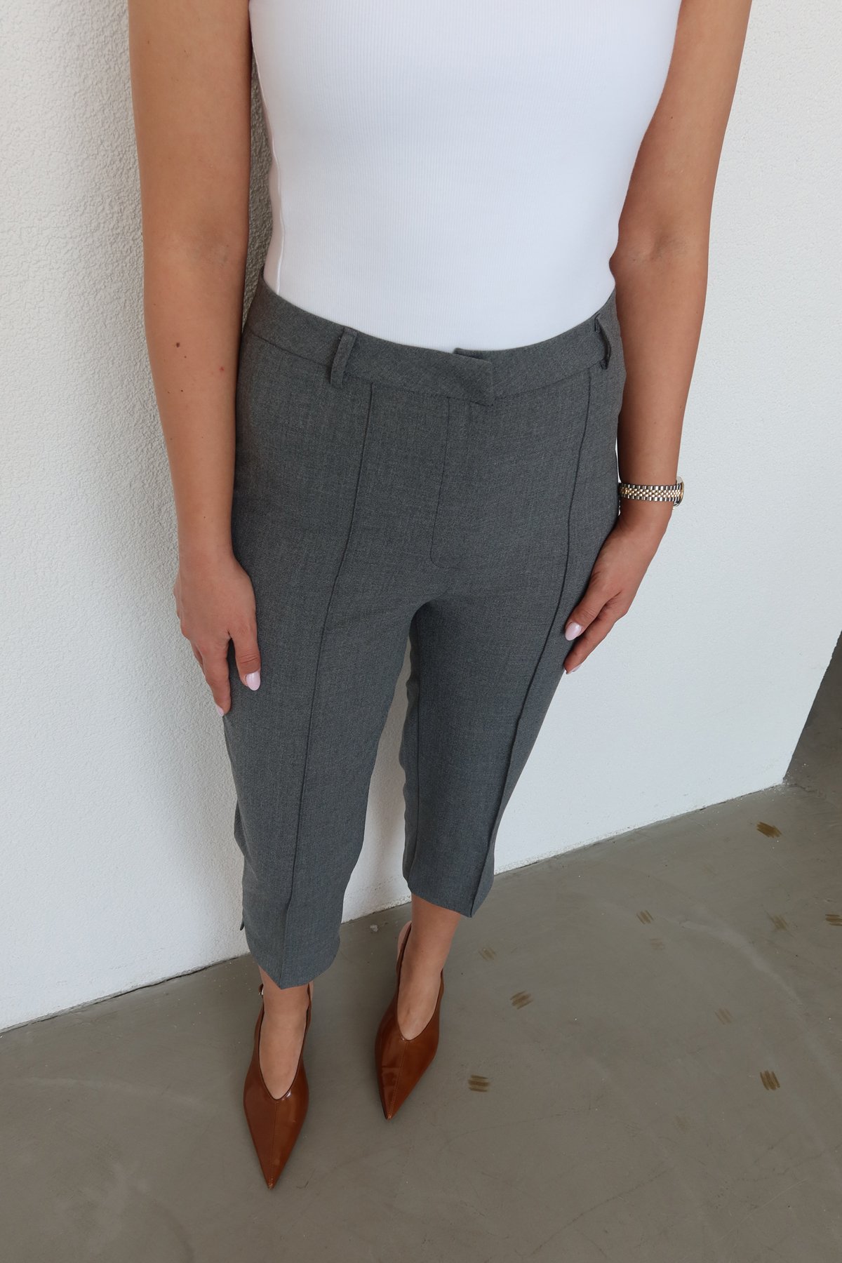 Önü Dikişli Kapri Pantolon