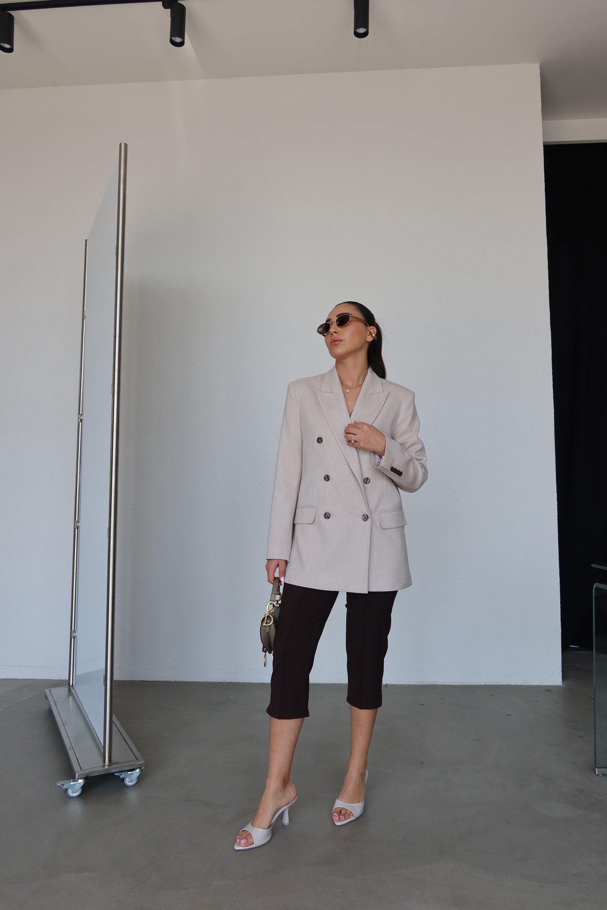 Önü Dikişli Kapri Pantolon