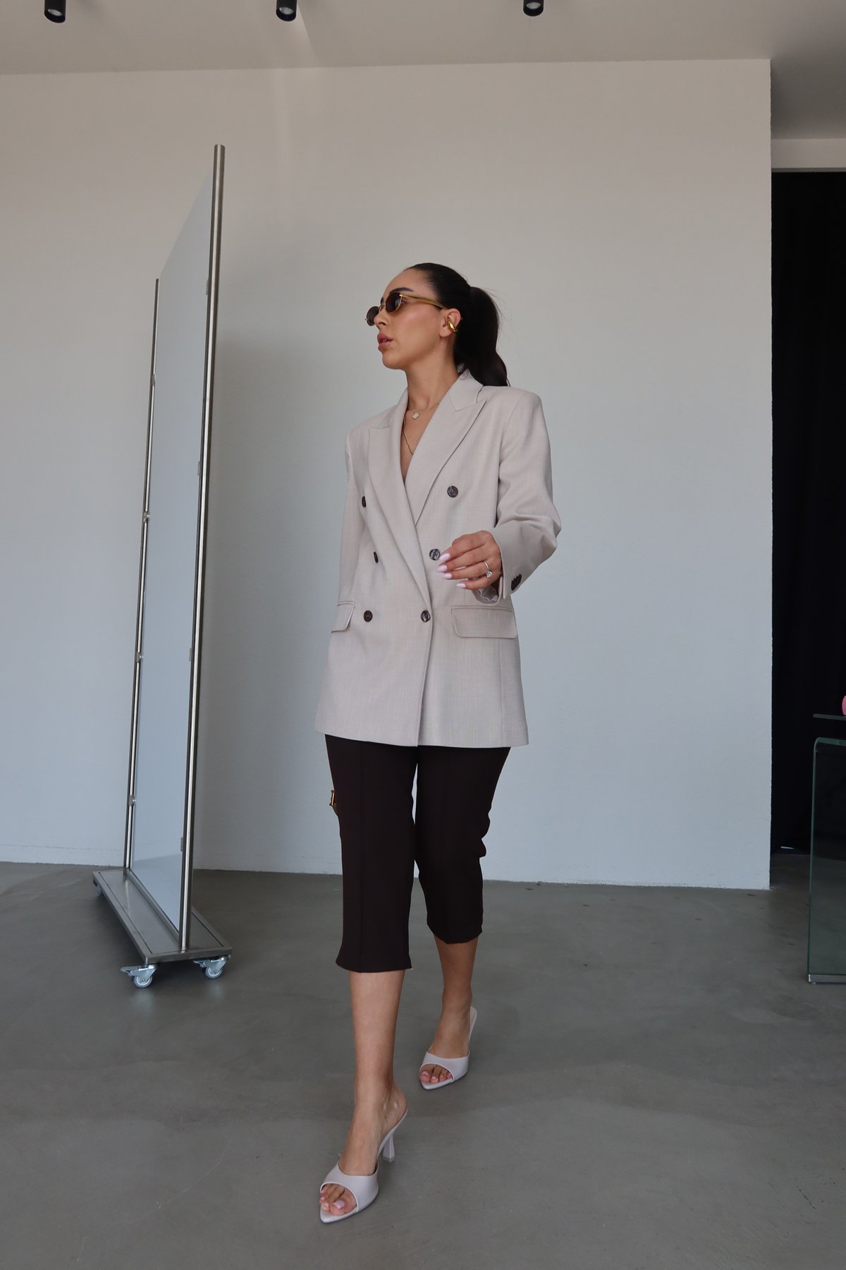 Önü Dikişli Kapri Pantolon