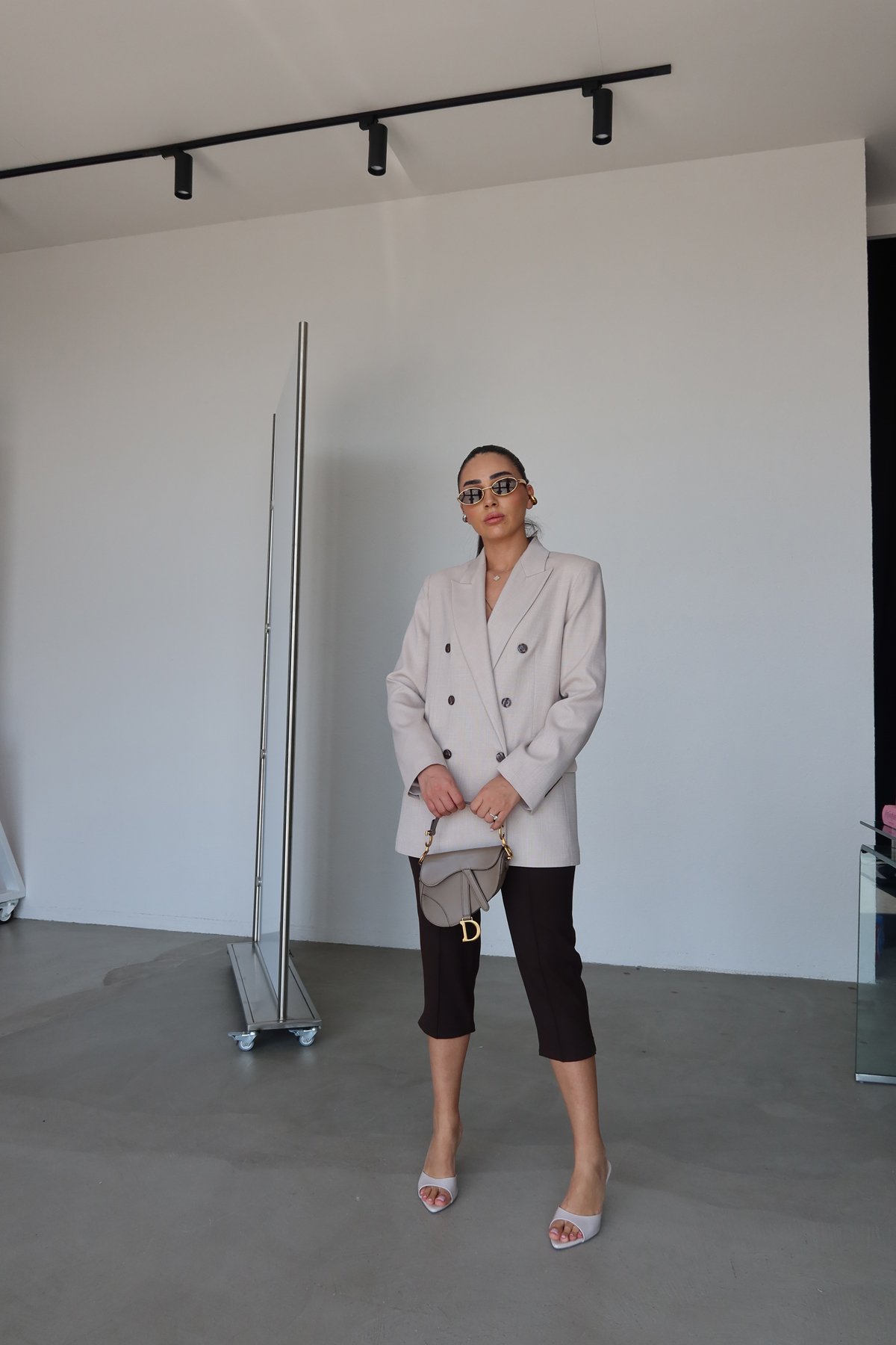 Önü Dikişli Kapri Pantolon