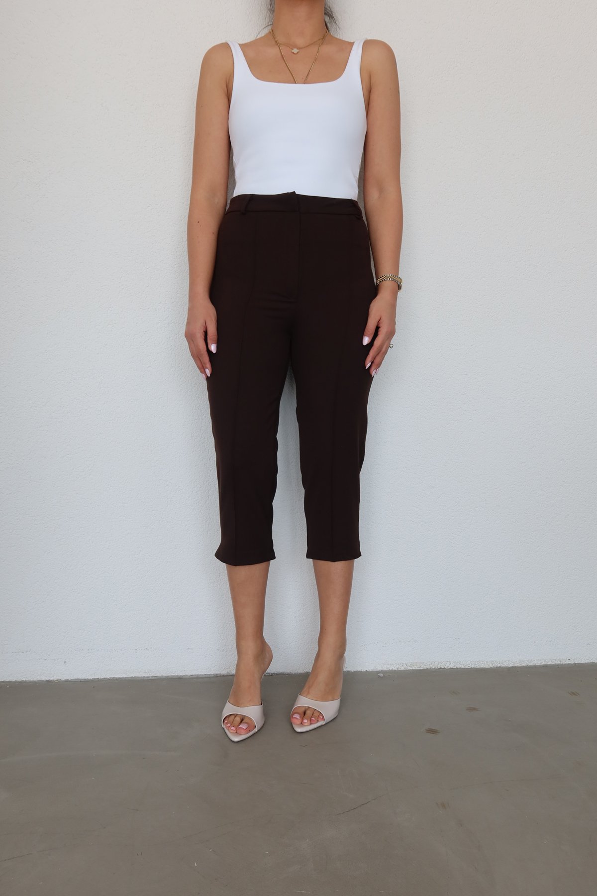 Önü Dikişli Kapri Pantolon