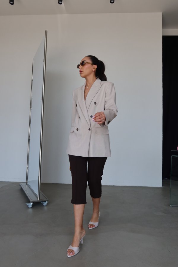 Önü Dikişli Kapri Pantolon