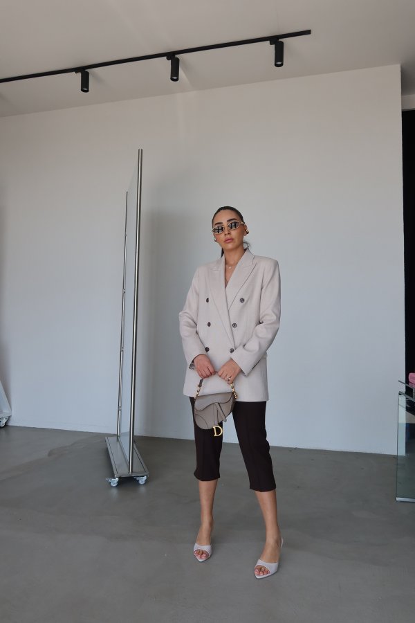 Önü Dikişli Kapri Pantolon