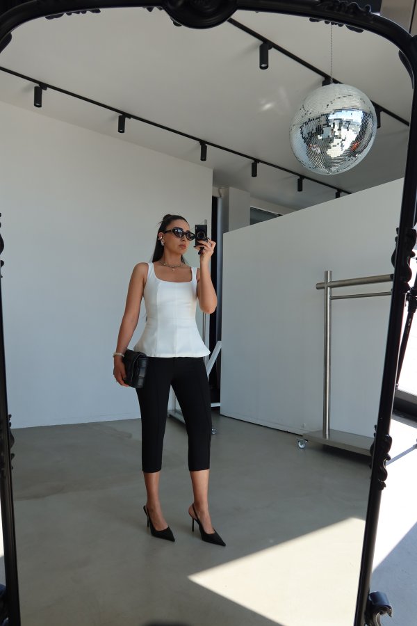 Önü Dikişli Kapri Pantolon