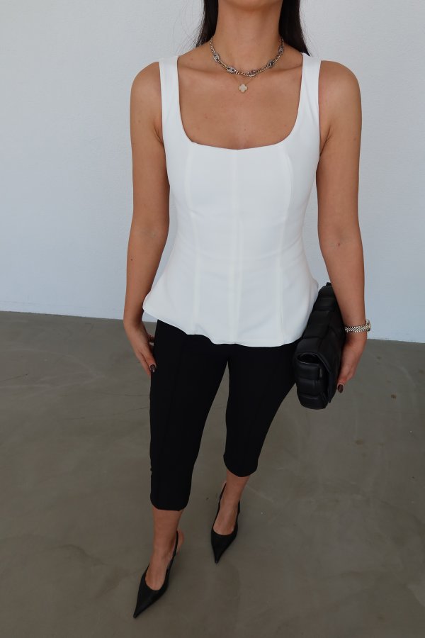 Önü Dikişli Kapri Pantolon