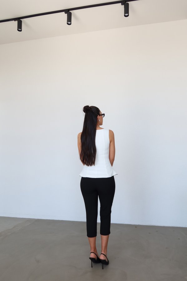 Önü Dikişli Kapri Pantolon