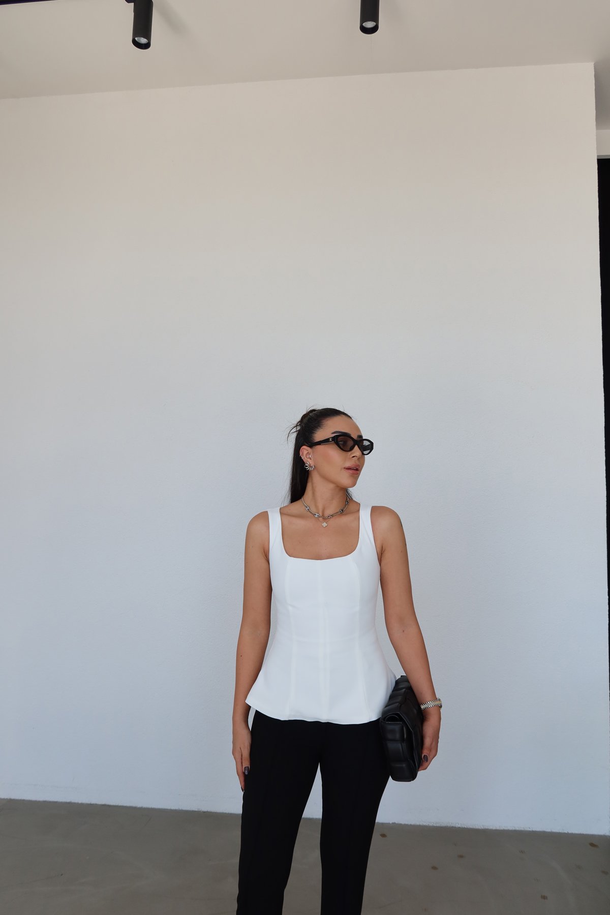 Kare Yaka Askılı Bluz