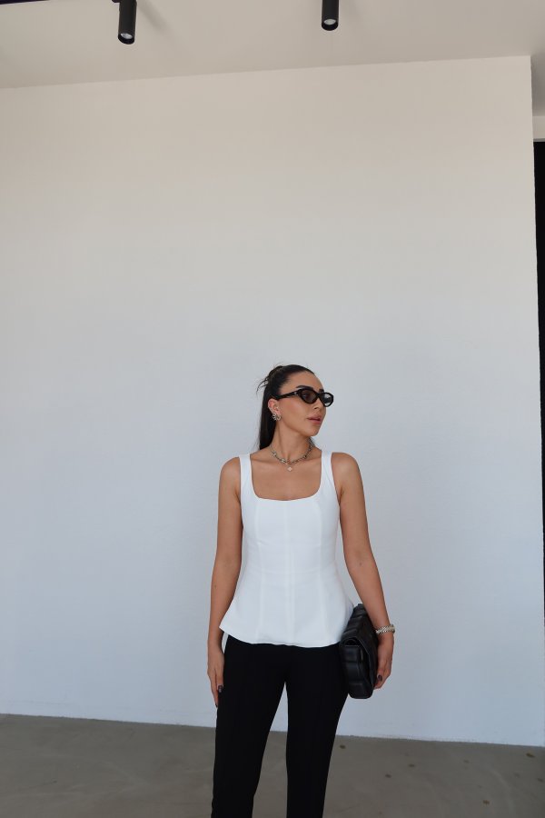 Kare Yaka Askılı Bluz