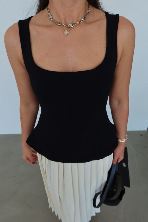 Kare Yaka Askılı Bluz