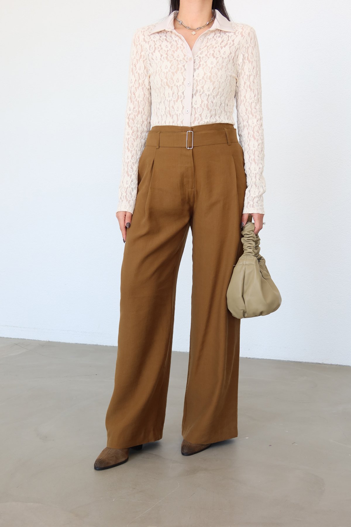 Pileli Kemerli Poperbag Pantolon