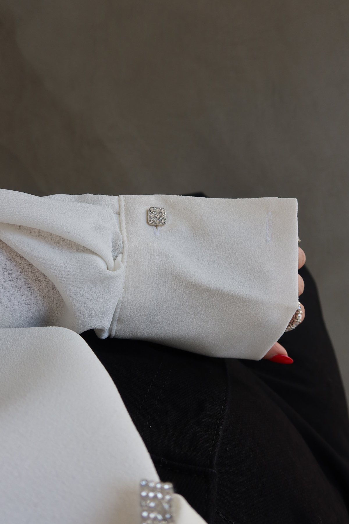 Fiyon Aksesuarlı GÖmlek