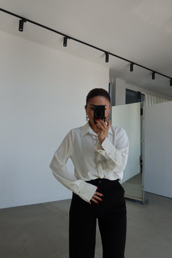 Fiyon Aksesuarlı GÖmlek