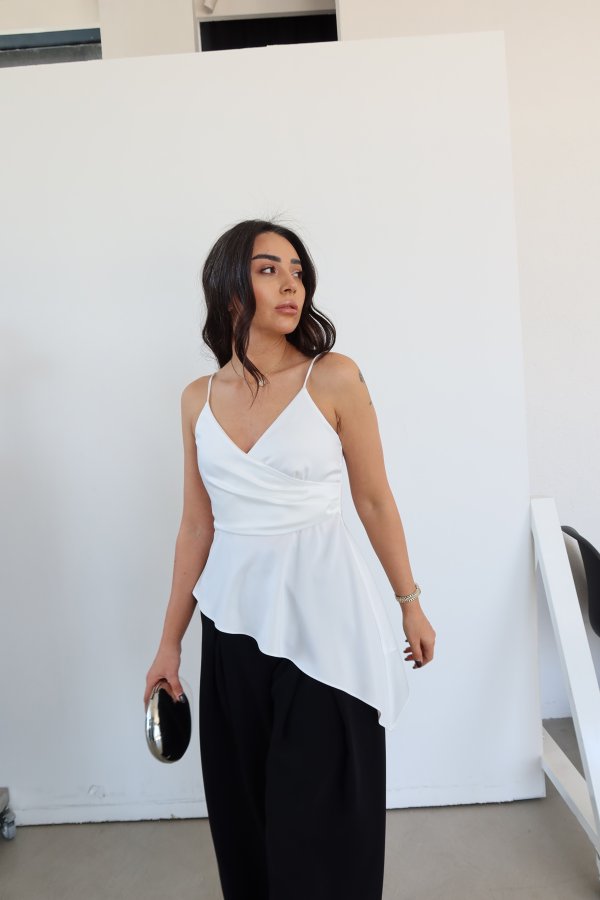 Asimetrik Kesim Saten Bluz