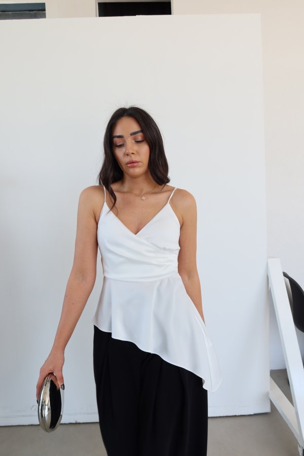 Asimetrik Kesim Saten Bluz