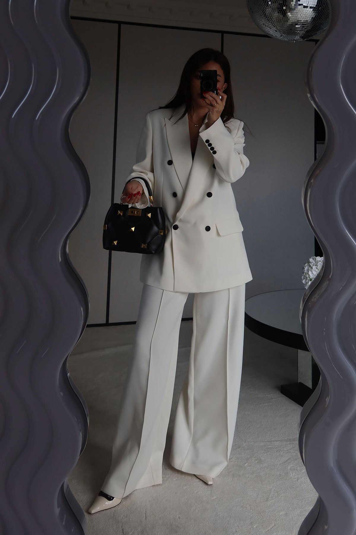 Dikiş ve Kemer Detaylı Bol Paça Pantolon