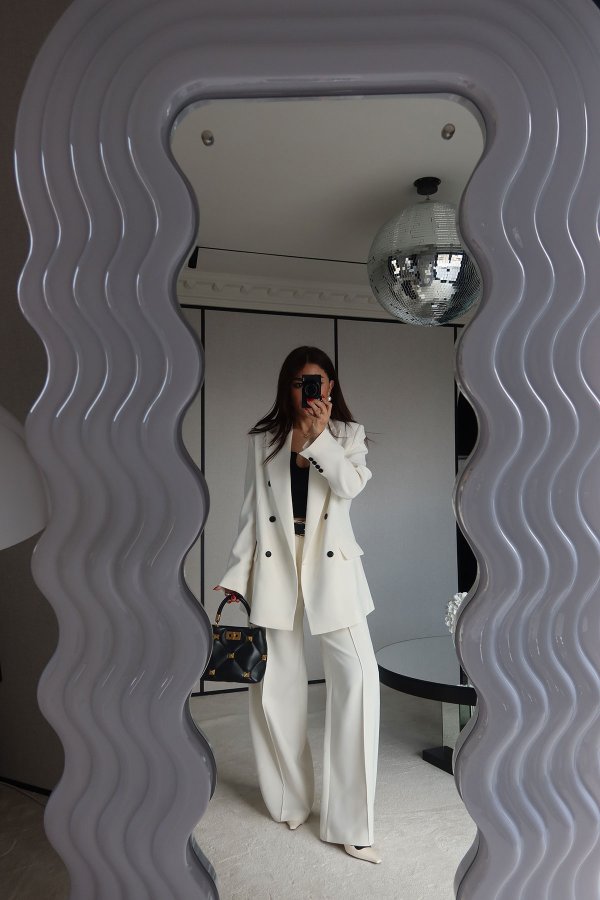 Dikiş ve Kemer Detaylı Bol Paça Pantolon