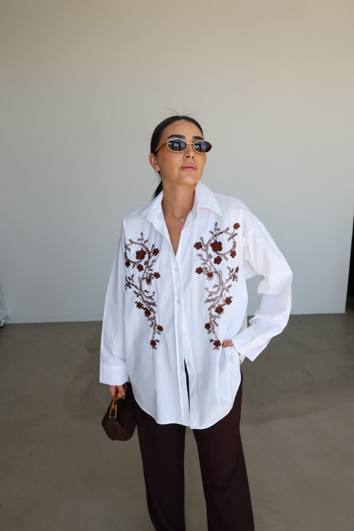 Üzeri Çiçek İşlemeli Oversize Gömlek