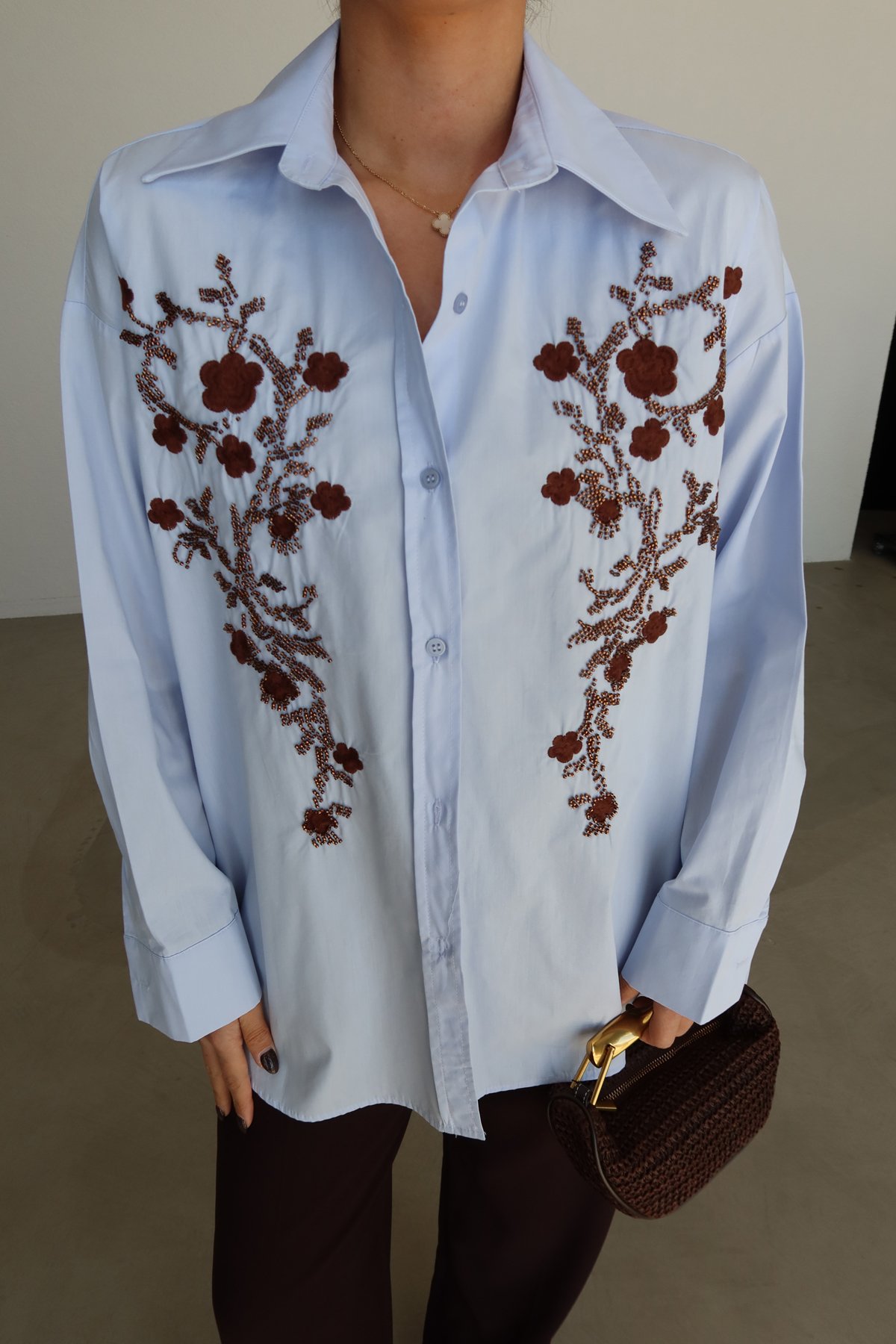 Üzeri Çiçek İşlemeli Oversize Gömlek
