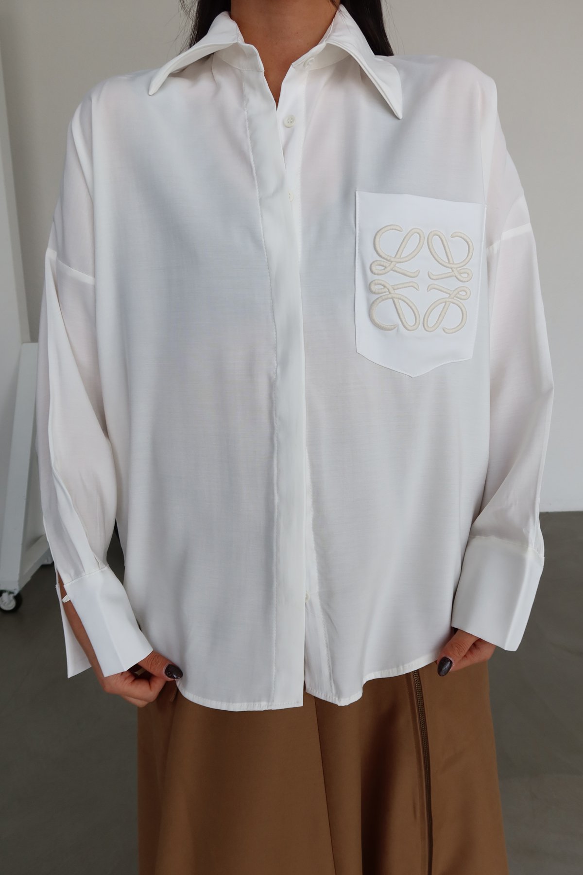 Cep Kısmı Nakışlı Oversize Gömlek