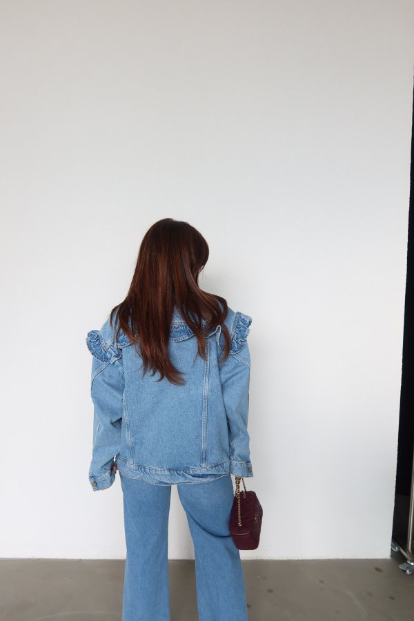 Yakası ve Omuzu Fırfırlı Denim Ceket