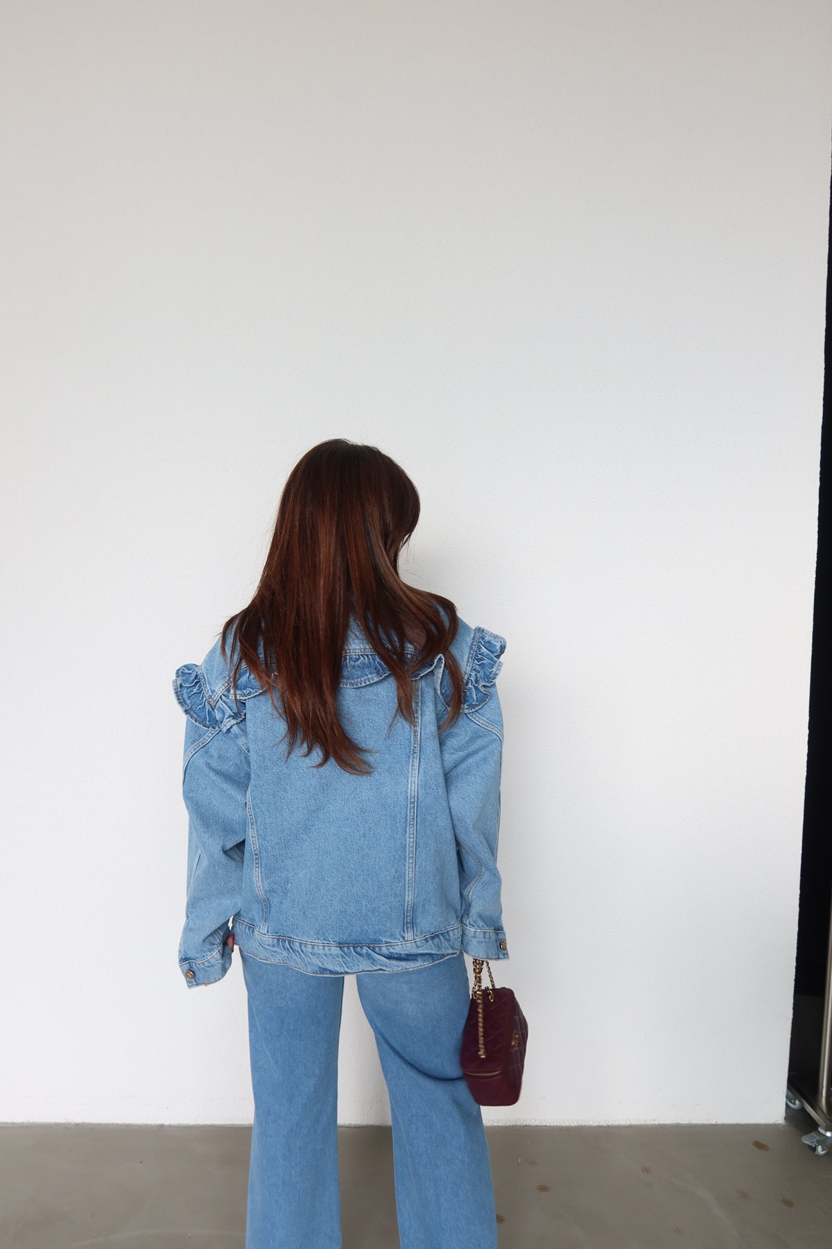 Yakası ve Omuzu Fırfırlı Denim Ceket