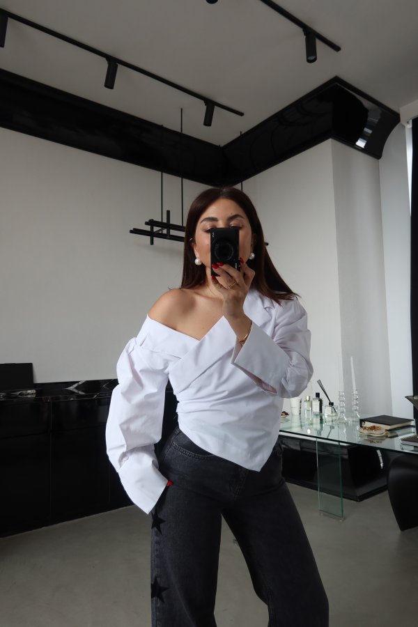 Omuzu Açık Drapeli Bluz