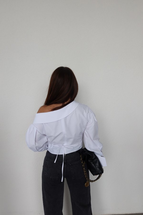 Omuzu Açık Drapeli Bluz