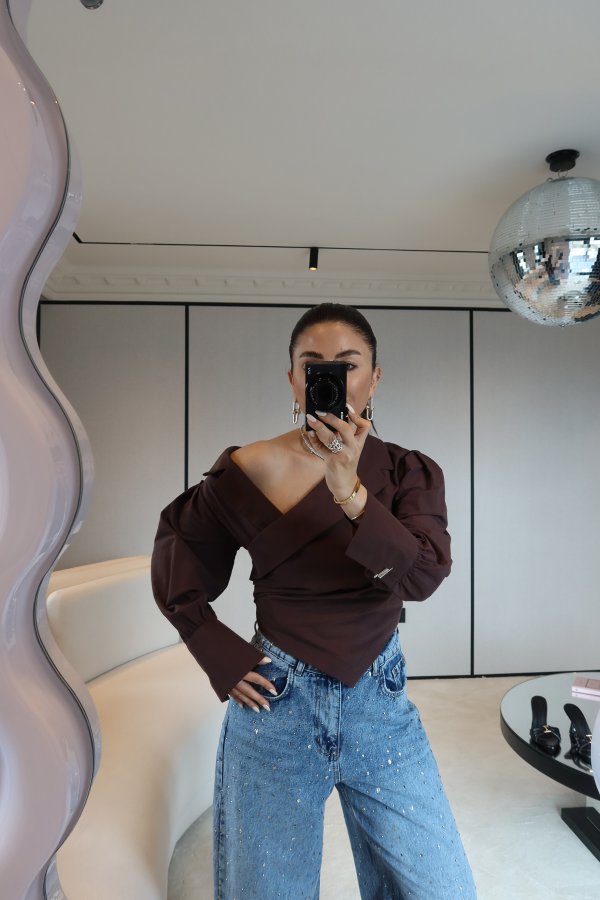 Omuzu Açık Drapeli Bluz