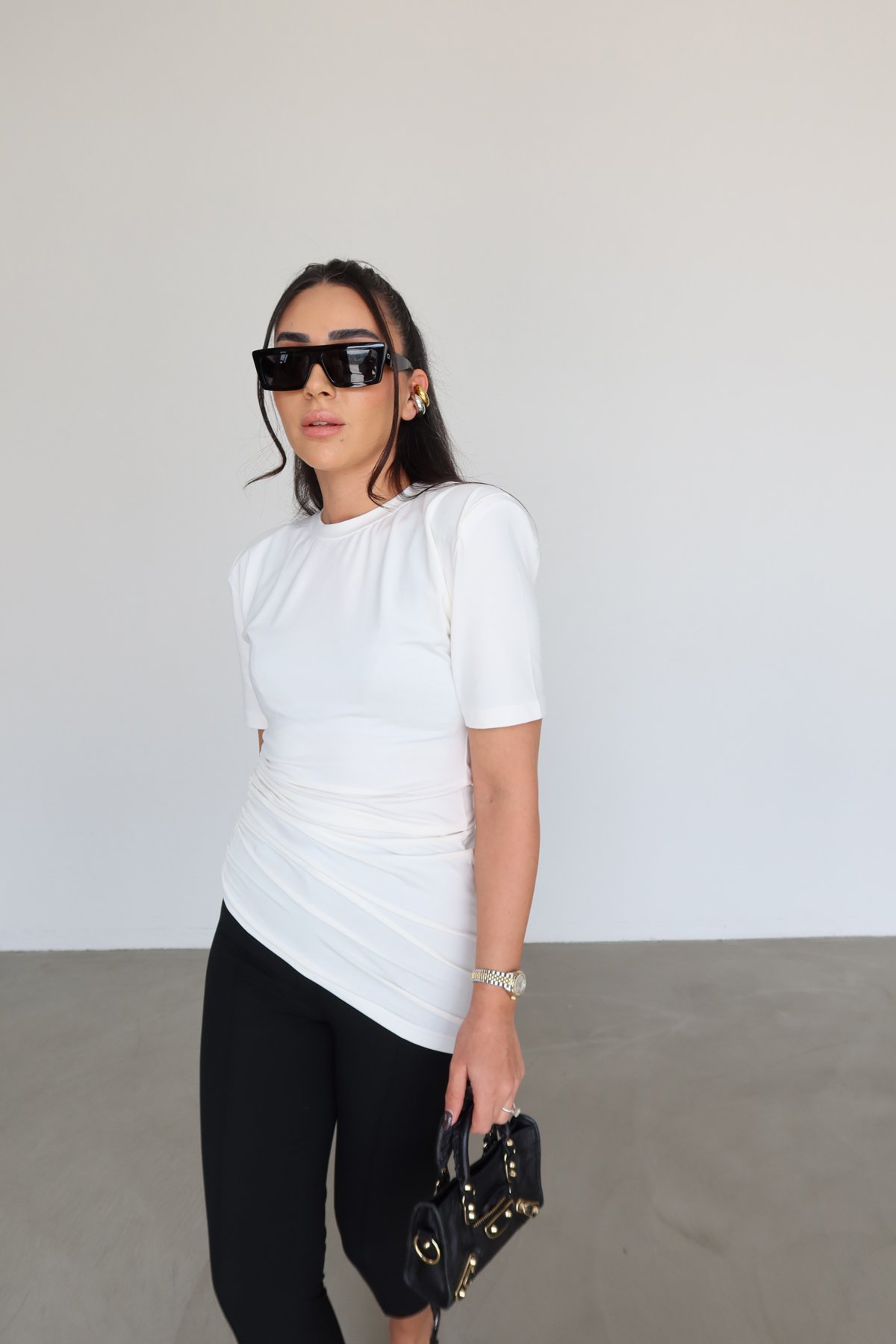 Omuzu Vatkalı Yanı Büzgülü Bluz