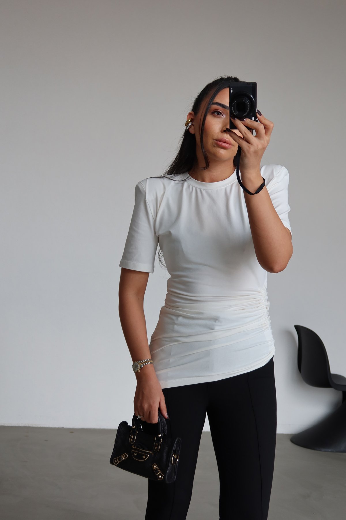 Omuzu Vatkalı Yanı Büzgülü Bluz