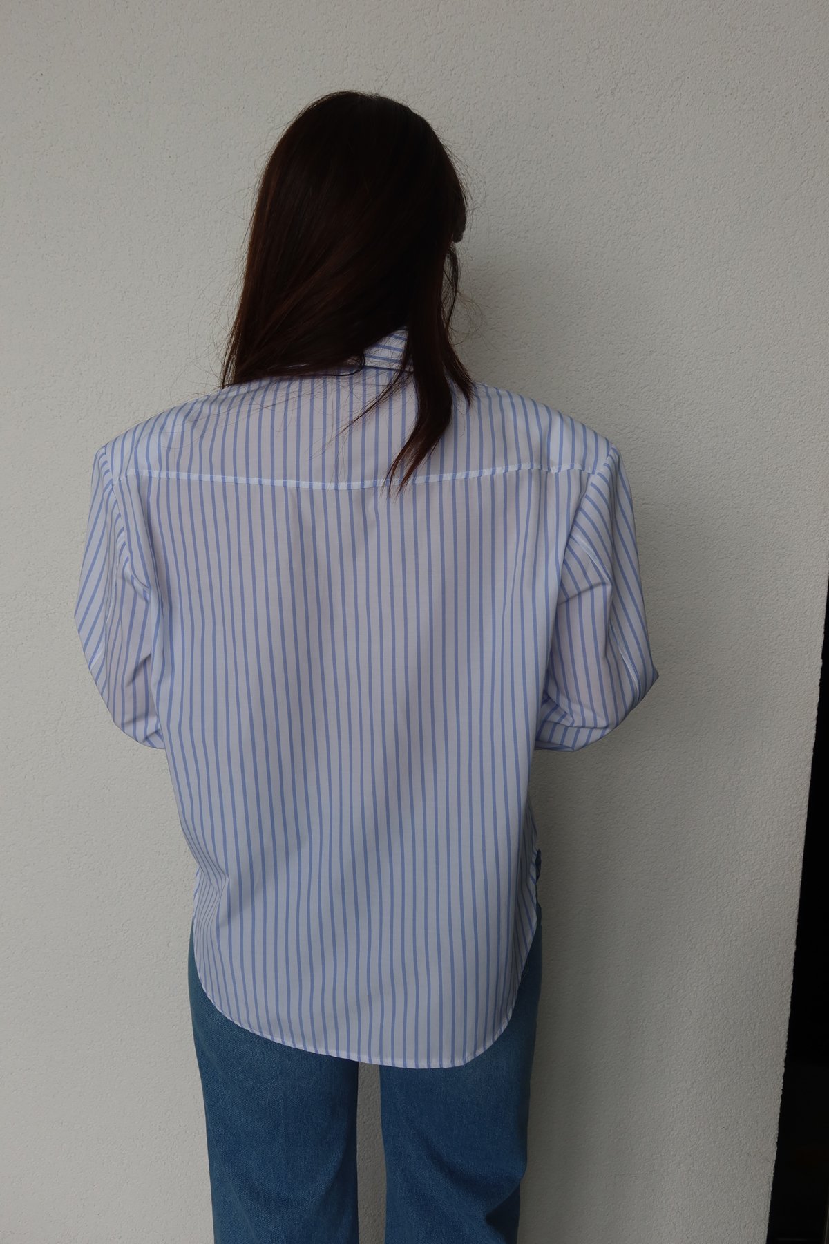 Omuzu Vatkalı Çizgili Gömlek