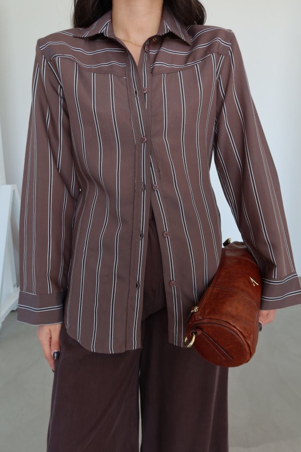 Çizgli Omuzu Vatkalı Gömlek