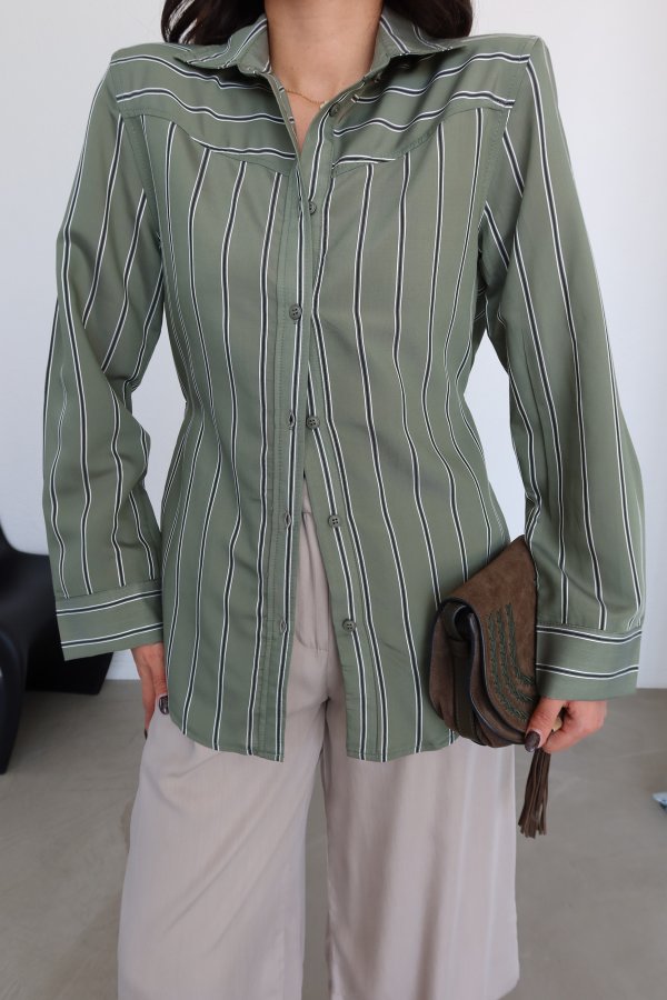 Çizgli Omuzu Vatkalı Gömlek