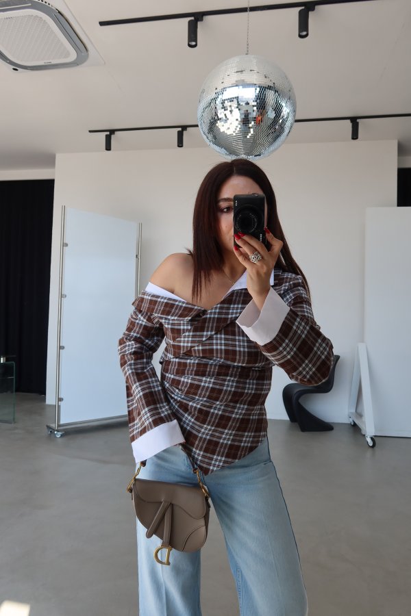 Asimetrik Kesim Ekoseli Bluz