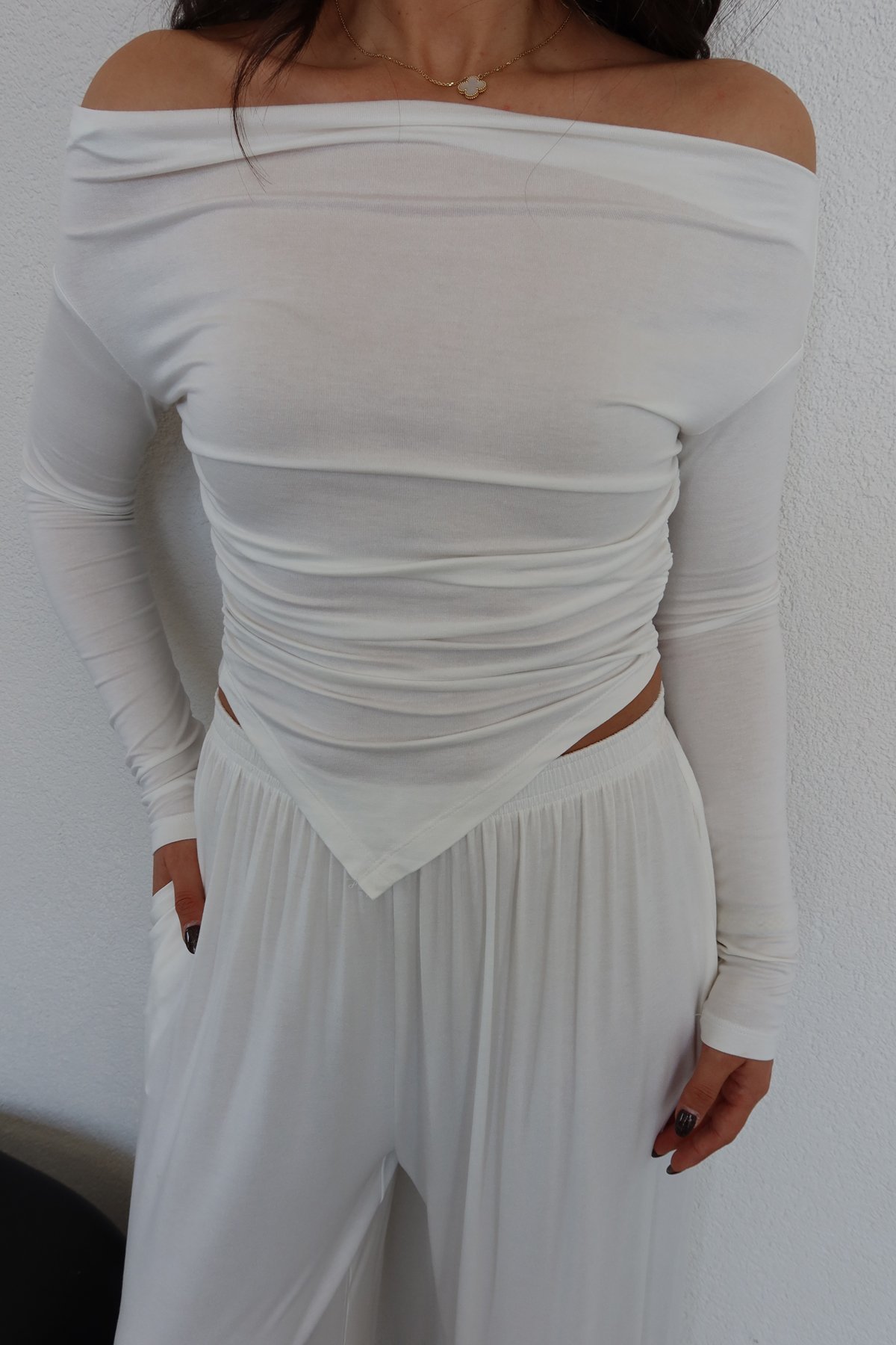 Asimetrik Kesim Crop Bluz Pantolon Takım