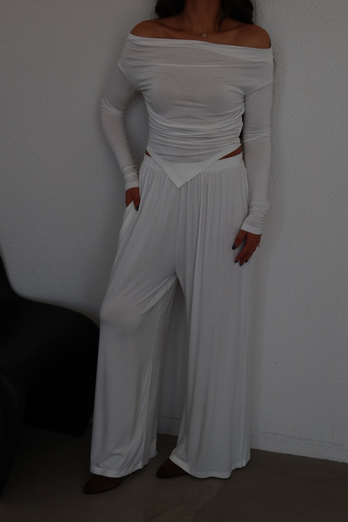 Asimetrik Kesim Crop Bluz Pantolon Takım