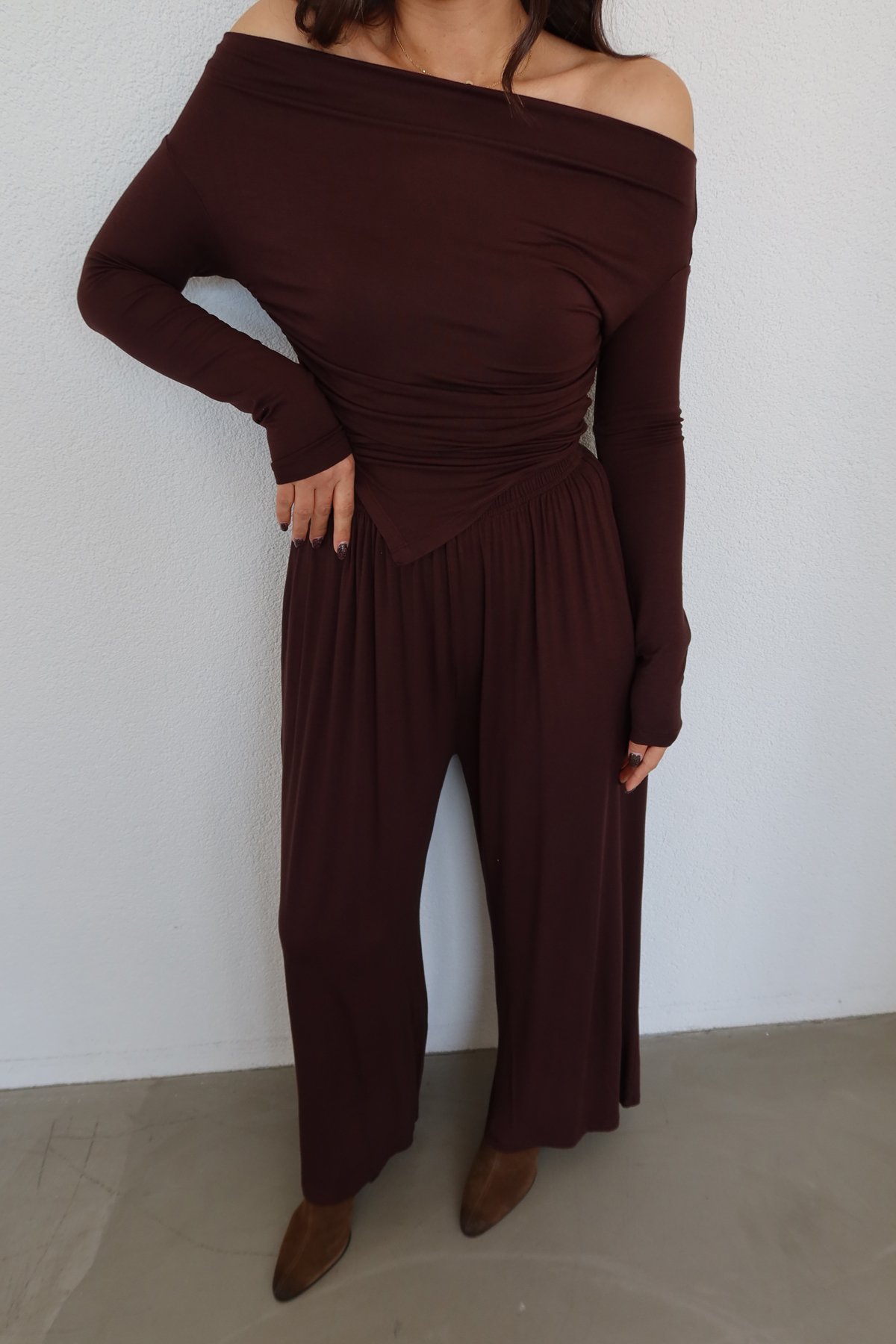 Asimetrik Kesim Crop Bluz Pantolon Takım