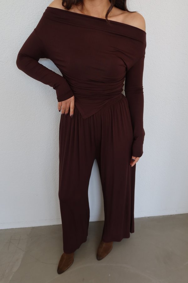 Asimetrik Kesim Crop Bluz Pantolon Takım