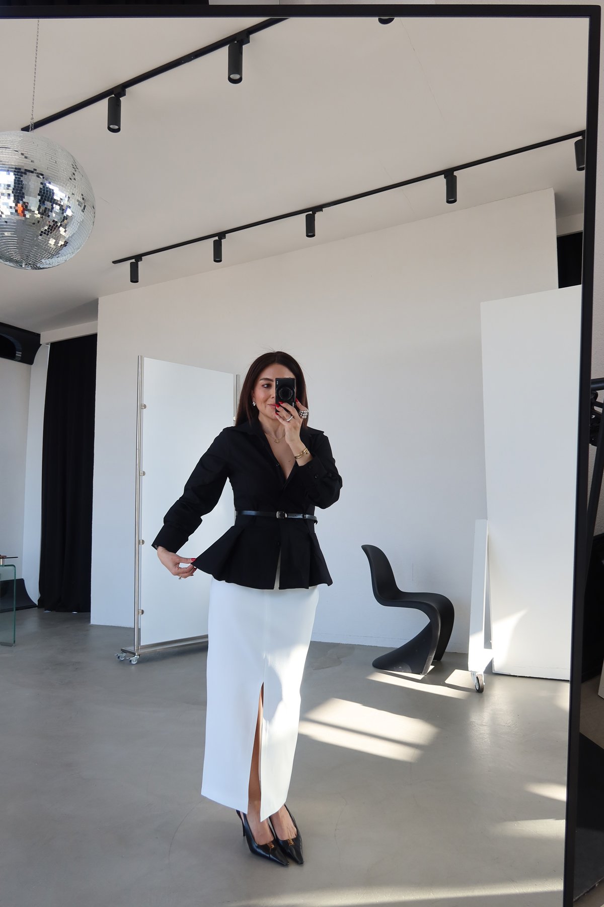 Önden Yırtmaçlı Tok Doku Etek