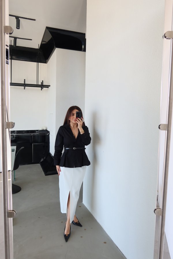 Önden Yırtmaçlı Tok Doku Etek