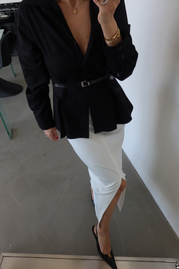 Önden Yırtmaçlı Tok Doku Etek