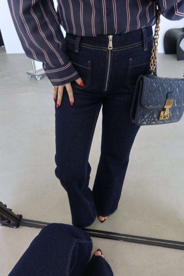 Cep Detaylı Fermuarlı Jean